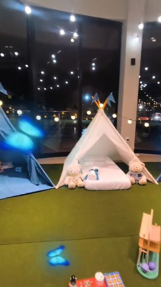 Vídeo do Espaço Kids Cambalhota em um casamento