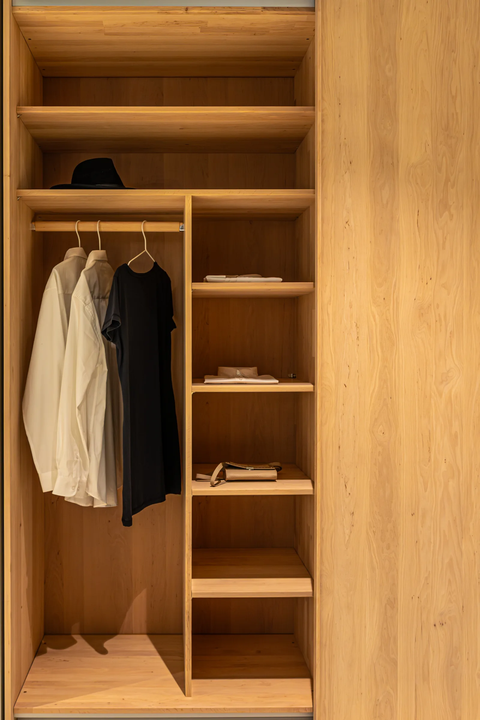 Guarda-roupa planejado em dormitório