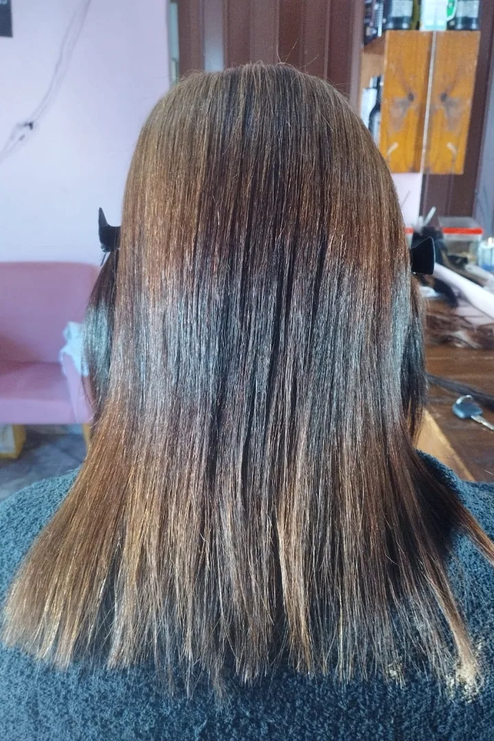 Antes: Mega Hair com mechas iluminadas