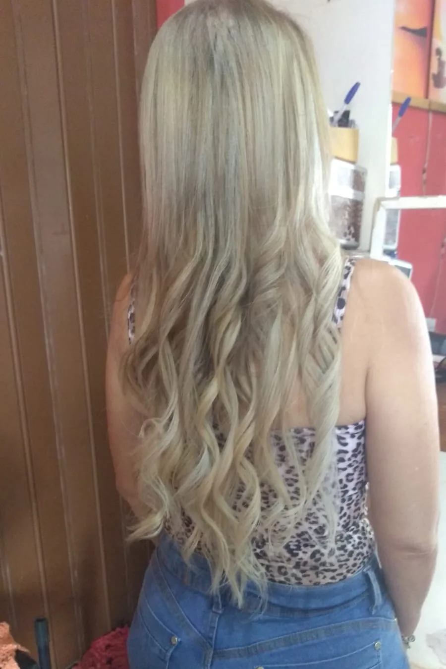 Resultado de Mega Hair loiro com ondas no Studio Rossi Leite