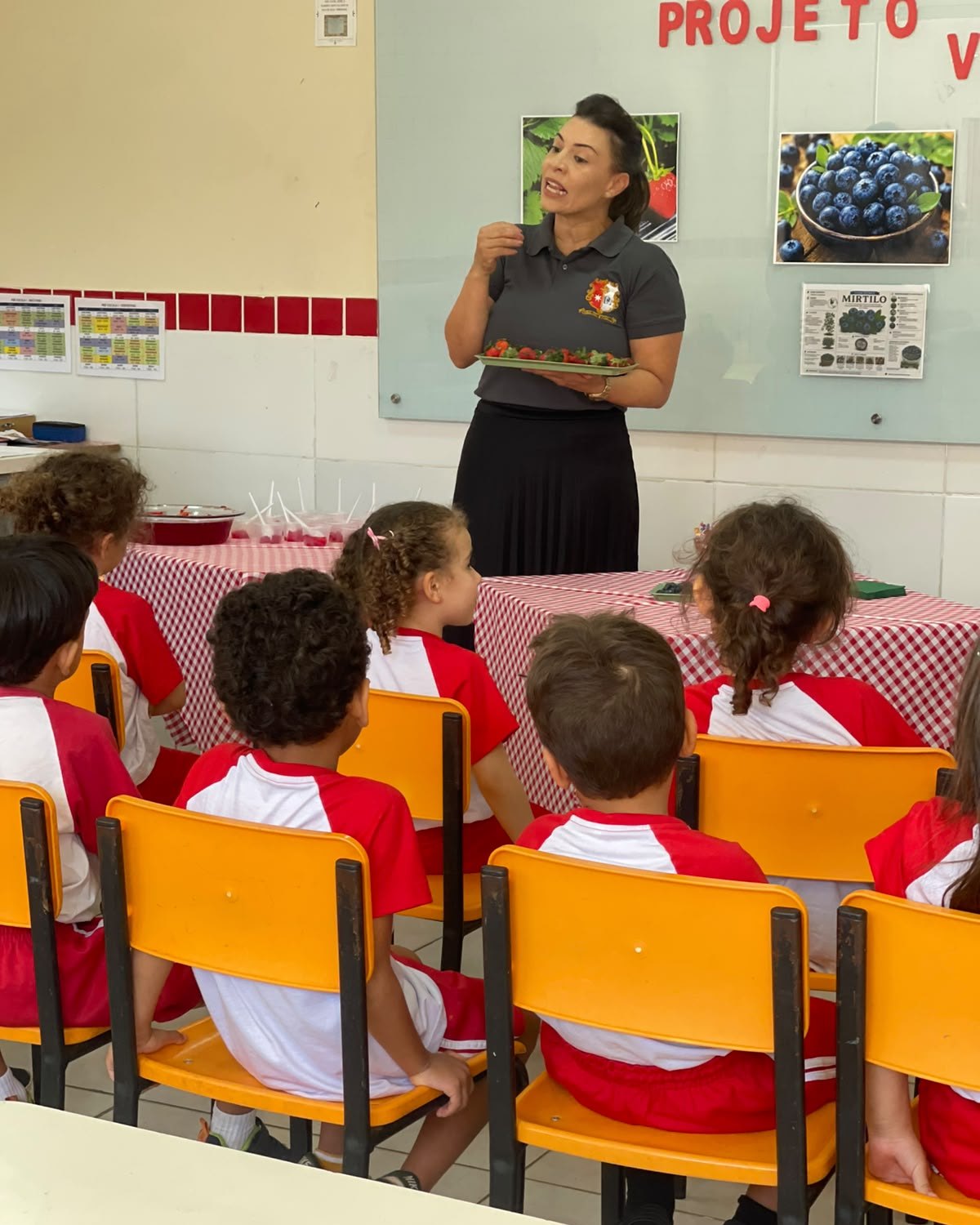 Sala da Educação Infantil da Via Cæli durante o projeto de vivência com frutas