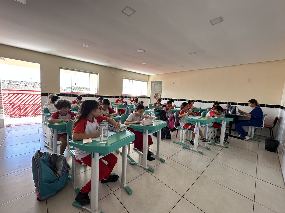 Alunos do Fundamental I em atividade em sala de aula